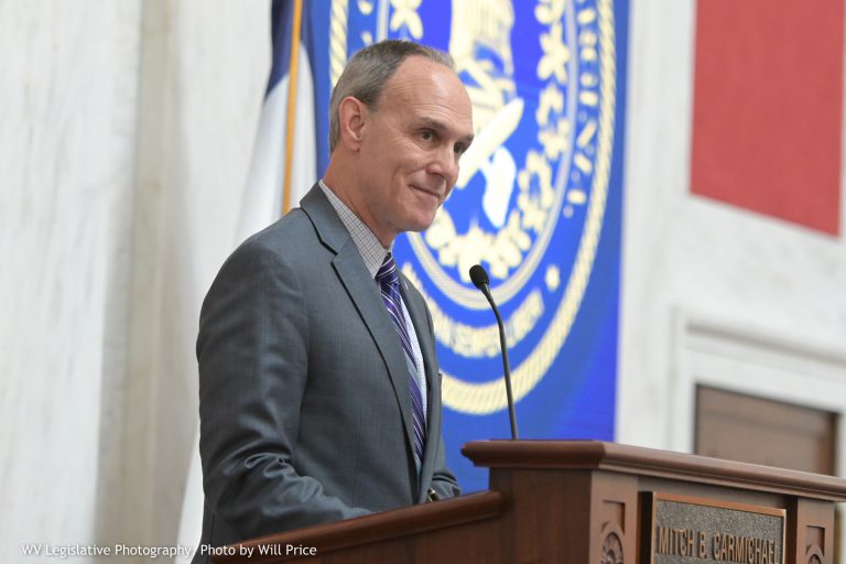 Senate Floor Session Introduces 65 Bills