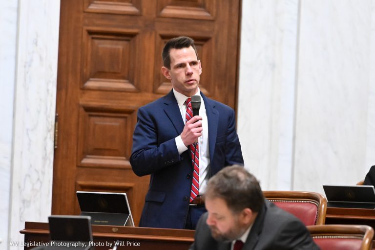 Senate Passes Bill to Eliminate Licensure Obstacles