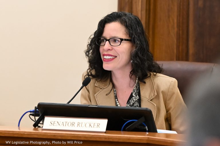 Senate Education Advances Bill for Student Financial Aid