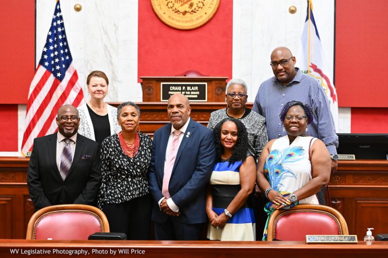 Senators Swear Oaths on Sunday