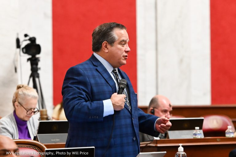 Senate Honors Former Senator Joe Minard
