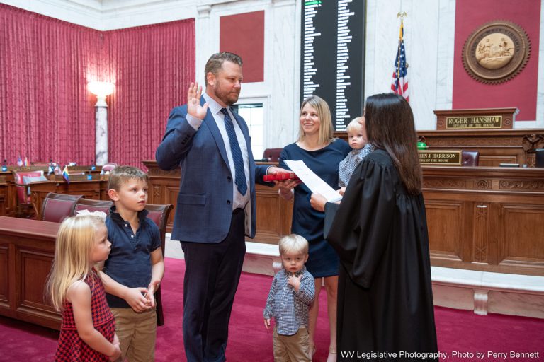Andrew Anderson Sworn in as Delegate in 35th District