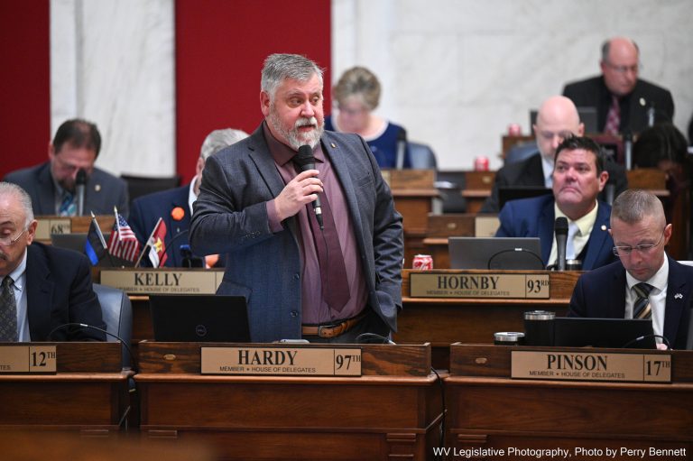 House Passes 24 Bills in Morning Floor Session