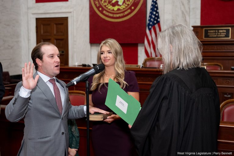 Zack Maynard Sworn-In to Senate