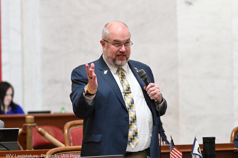 Senate Adopts Two Resolutions on Session’s Second Day