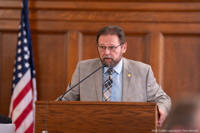 Gov. Org. Advances Bills Exempting Employees from Classified System