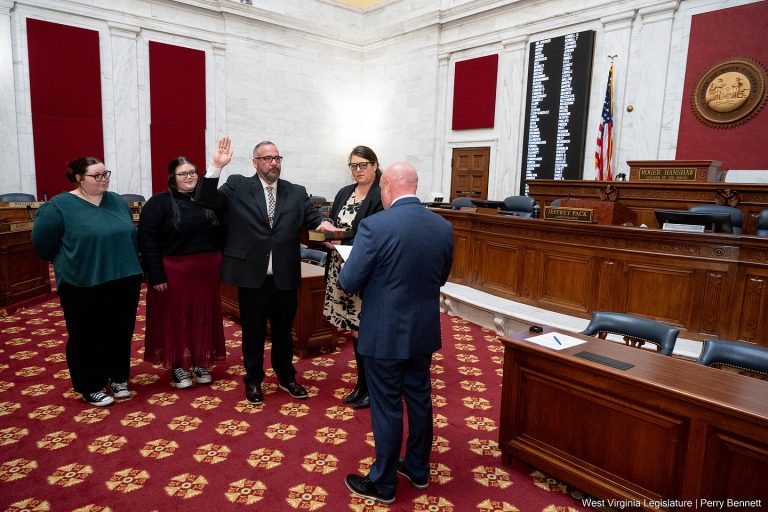 Donald Lee Bennett Takes Oath of Office